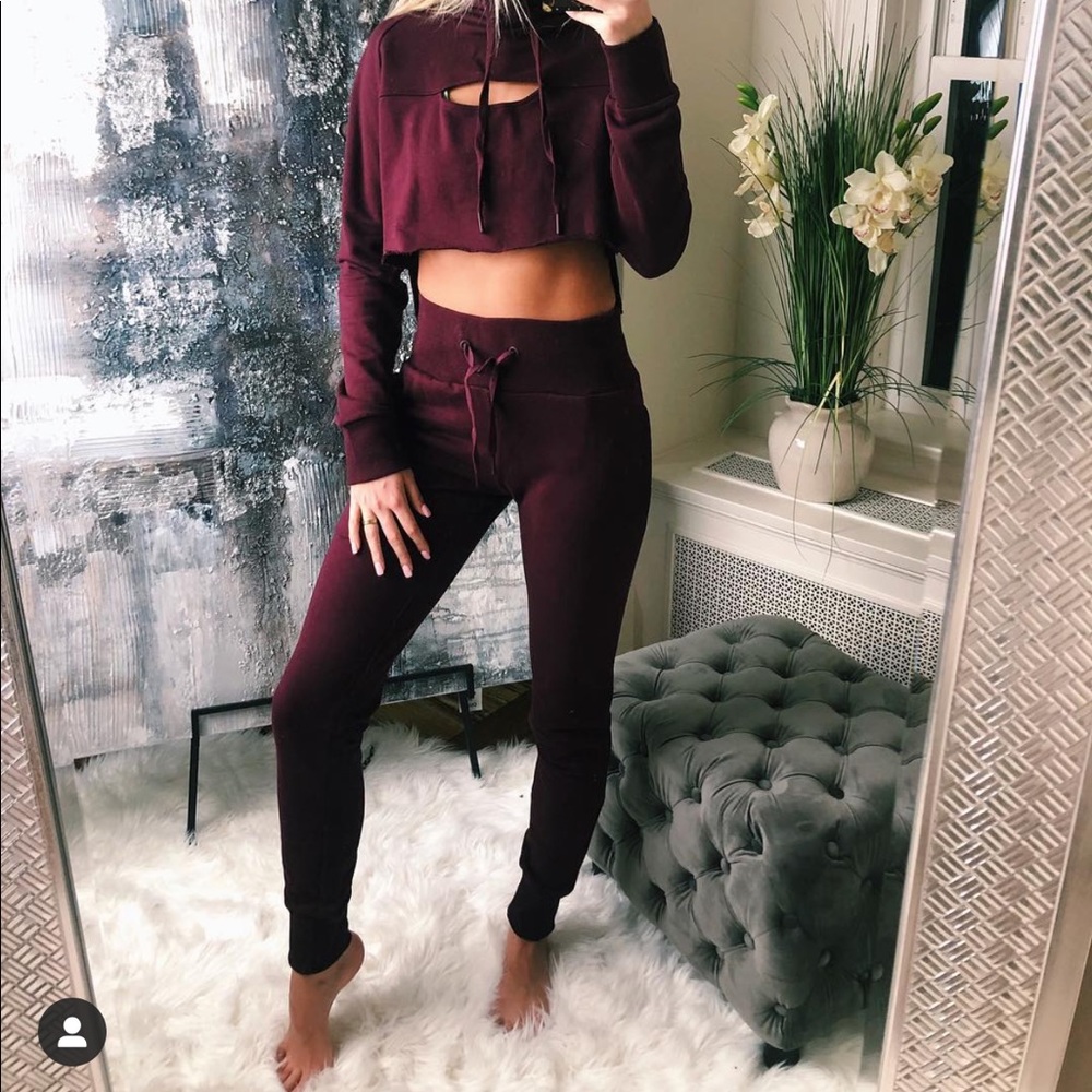VYVACIOUS MONO B Maroon Set